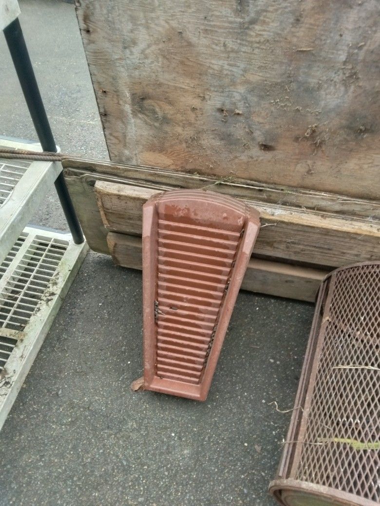 Gutter Catcher, I Have 4 Of Them $ 10 Each Or All 4 For $ 30