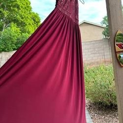 Beautiful Burgundy Formal Gown Bridesmaid Holiday