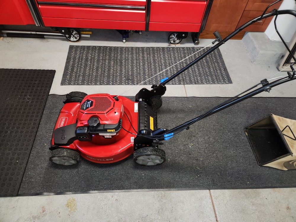 Toro 22 Inch Fwd Lawn Mower With Bag