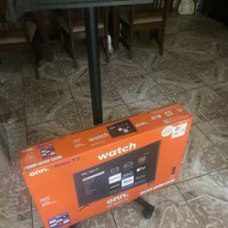 32 inch Roku smart TV/TV stand