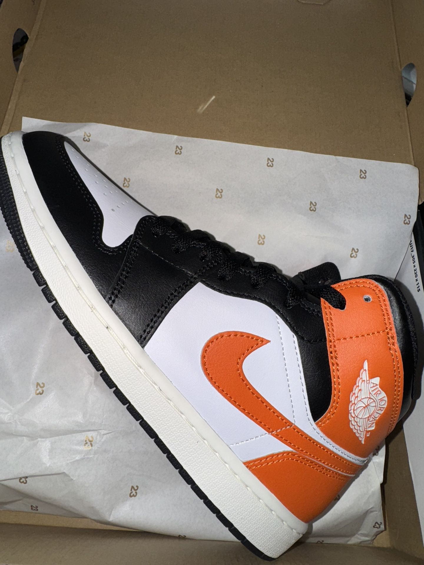 Air Jordan 1 Mid (Starfish)