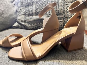 Woman Beige Sandal