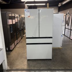 Samsung - BESPOKE 29 cu. ft. 4-Door French Door Smart Refrigerator with Beverage Center - White Glass 