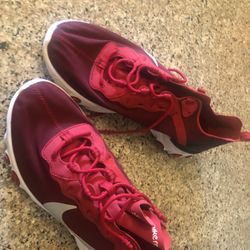    Men’s Red Nikes 