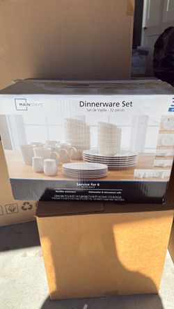 Dinnerware set