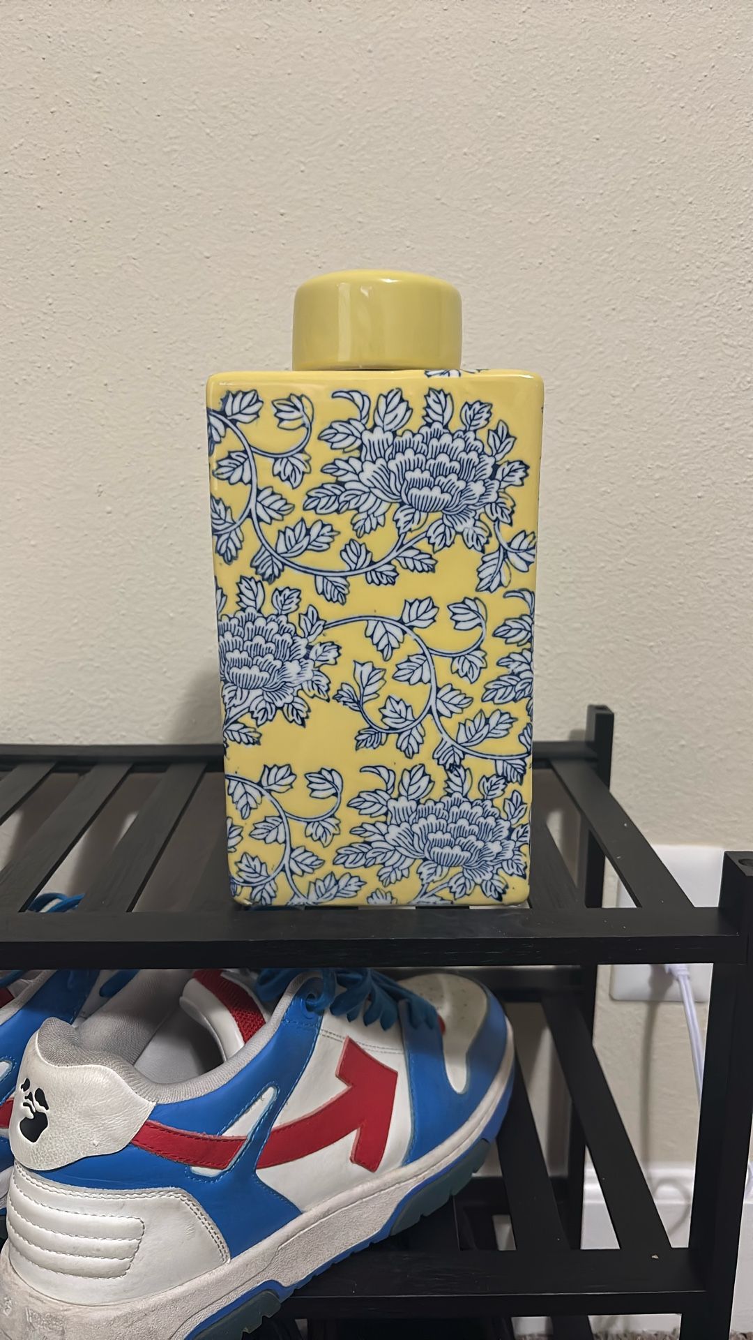 Vintage-Inspired Ceramic Floral Jar – Yellow & Blue