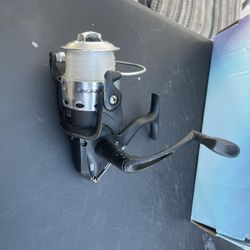 Fishing Reel Surf 7000 Blacktip Line Capacity(lbs/yds) 12/370 14/280 16/220  Asking $35!!!