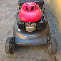 Honda HRR 216 Self-Propelled Lawn Mower Runs Great Máquina con
Transmisión Trabaja bien