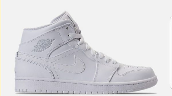 Sz 9 5 Mens Air Jordan Retro 1 Mid Retro Basketball Shoes Clothing Shoes In Pittsburgh Pa Offerup Sz 9 5 Mens Air Jordan Retro 1 Mid Retro Basketball Shoes Clothing Shoes In Pittsburgh Pa Offerup
