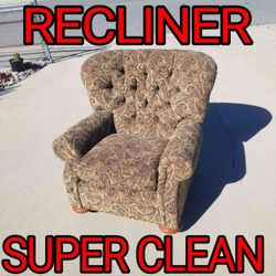 LA-Z-BOY Recliner, Excellent Condition, Super Clean, From Clean Home, Works Perfectly.

Hardly been used only in guest sitting room, Back reclines onl