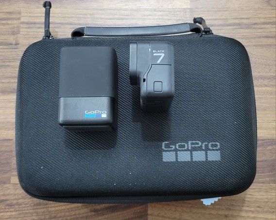 Gopro Hero 7 Black W/ Battery/Charger