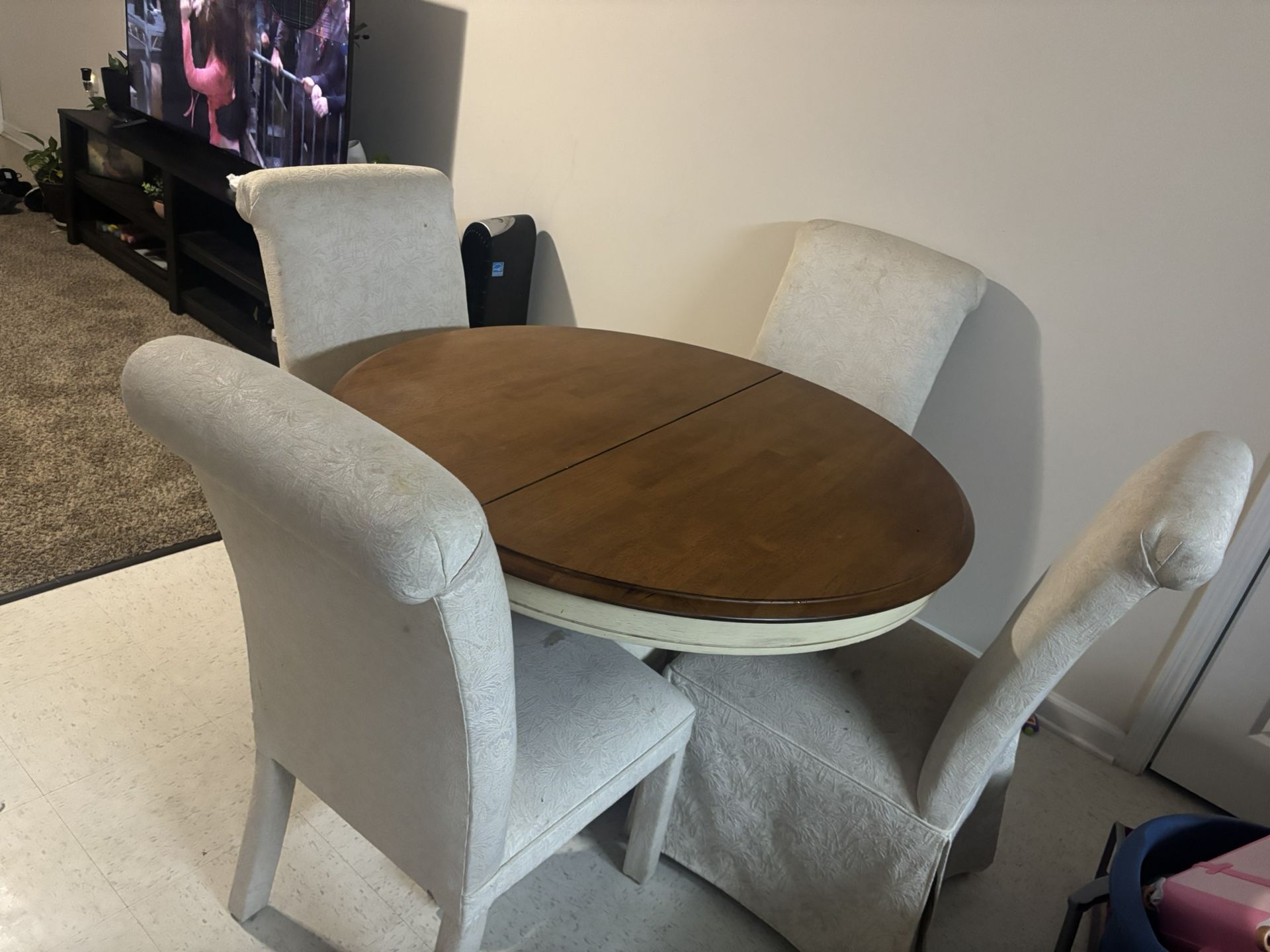 Kitchen Table (round)