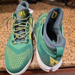 UNWORN RARE LIMITED BRAND NEW REAL DAME LILLARD LIMITED 