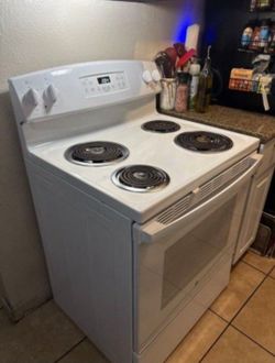 Stove oven electric, clean, fully functional, free warranty, delivery available.