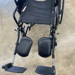 Wheelchair with Adjustable footrest 
