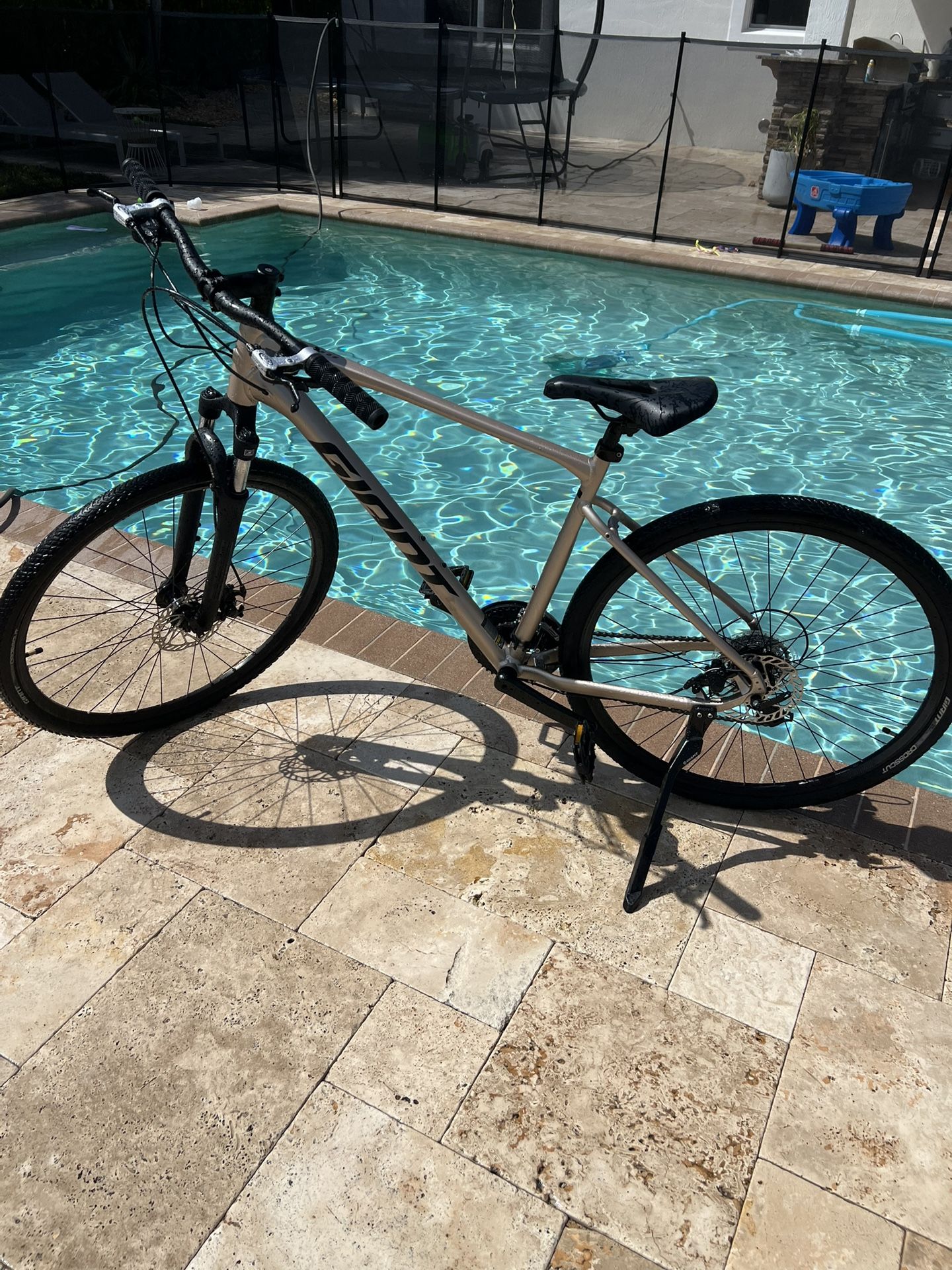Giant 29" Pedal Bike