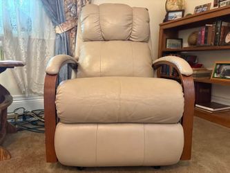 Leather La-Z-boy ELECTRIC Recliner w/ usb port