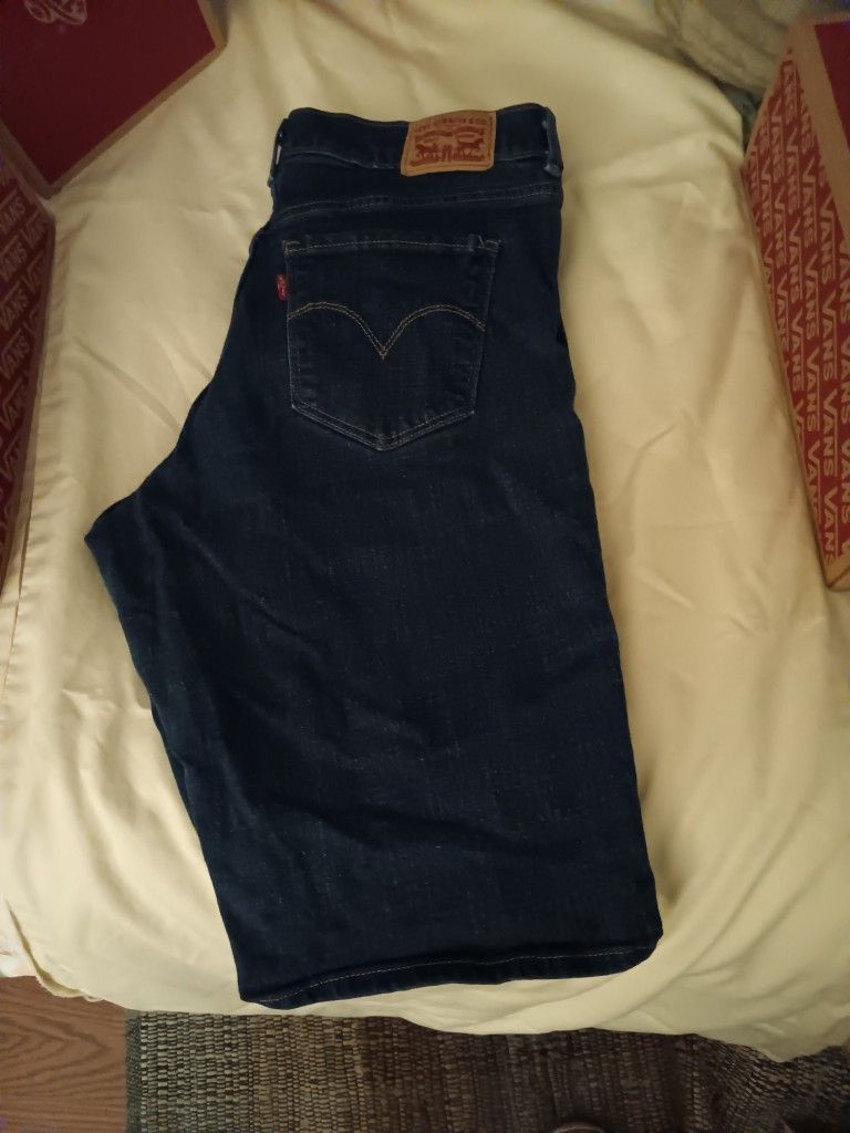 LEVI'S KNEE LENGTH SHORT'S