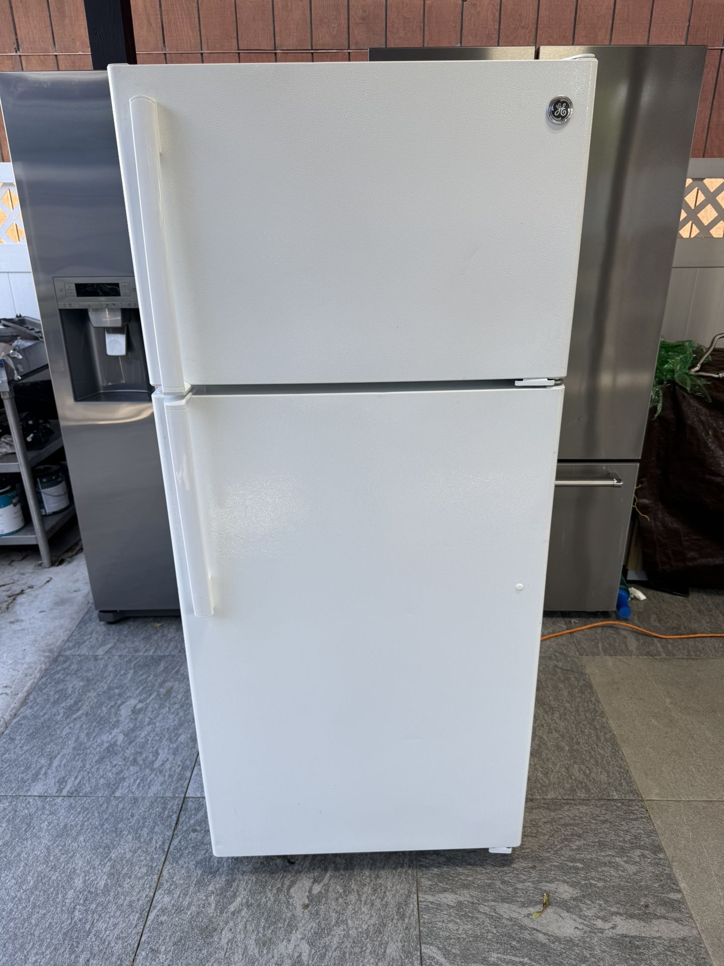 GE Refrigerator 28 X 65 Almost New One Receipt For 90 Days Warranty