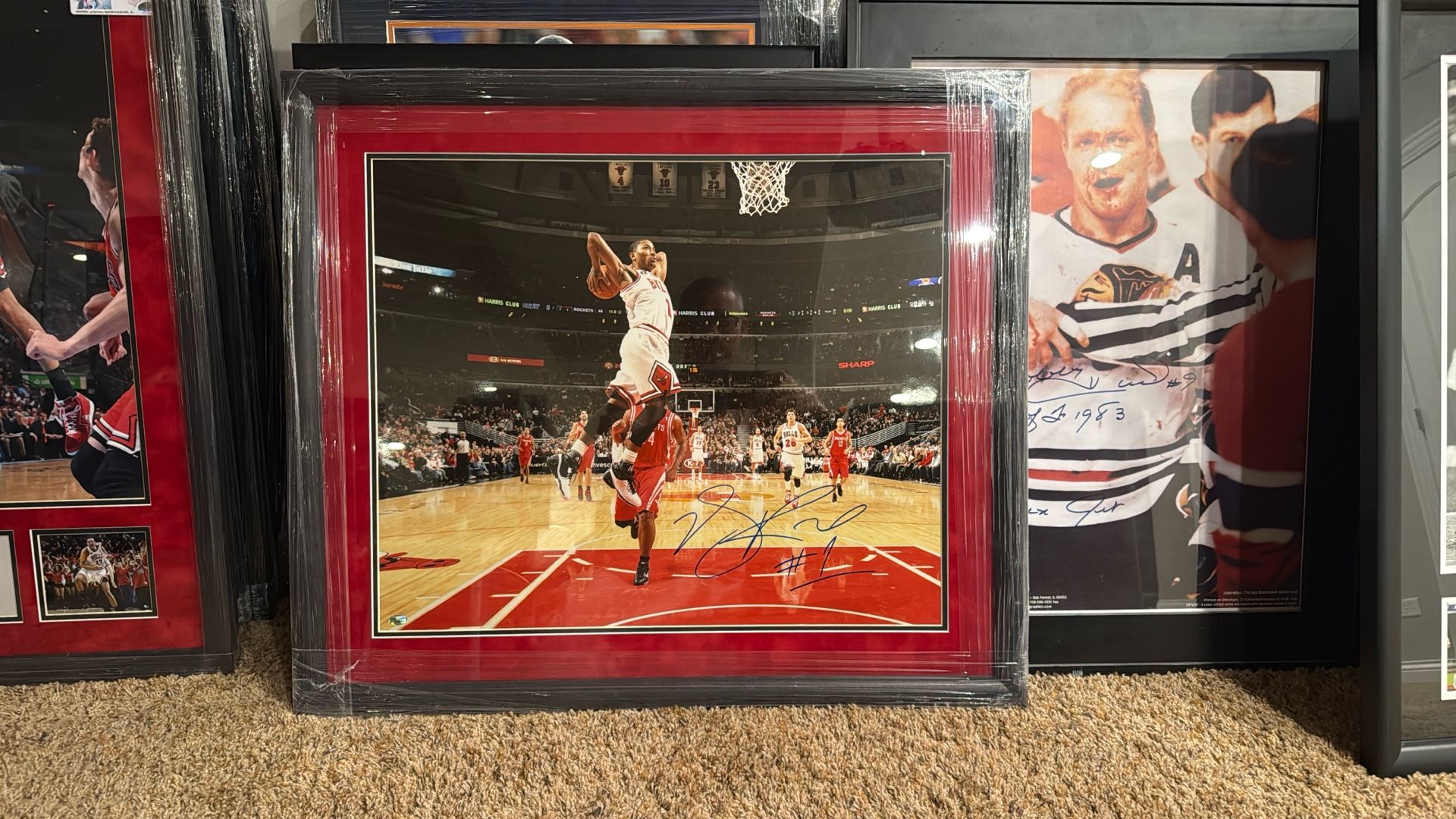 Derrick Rose Signed And Framed Photo Sidsgraphs 30x26