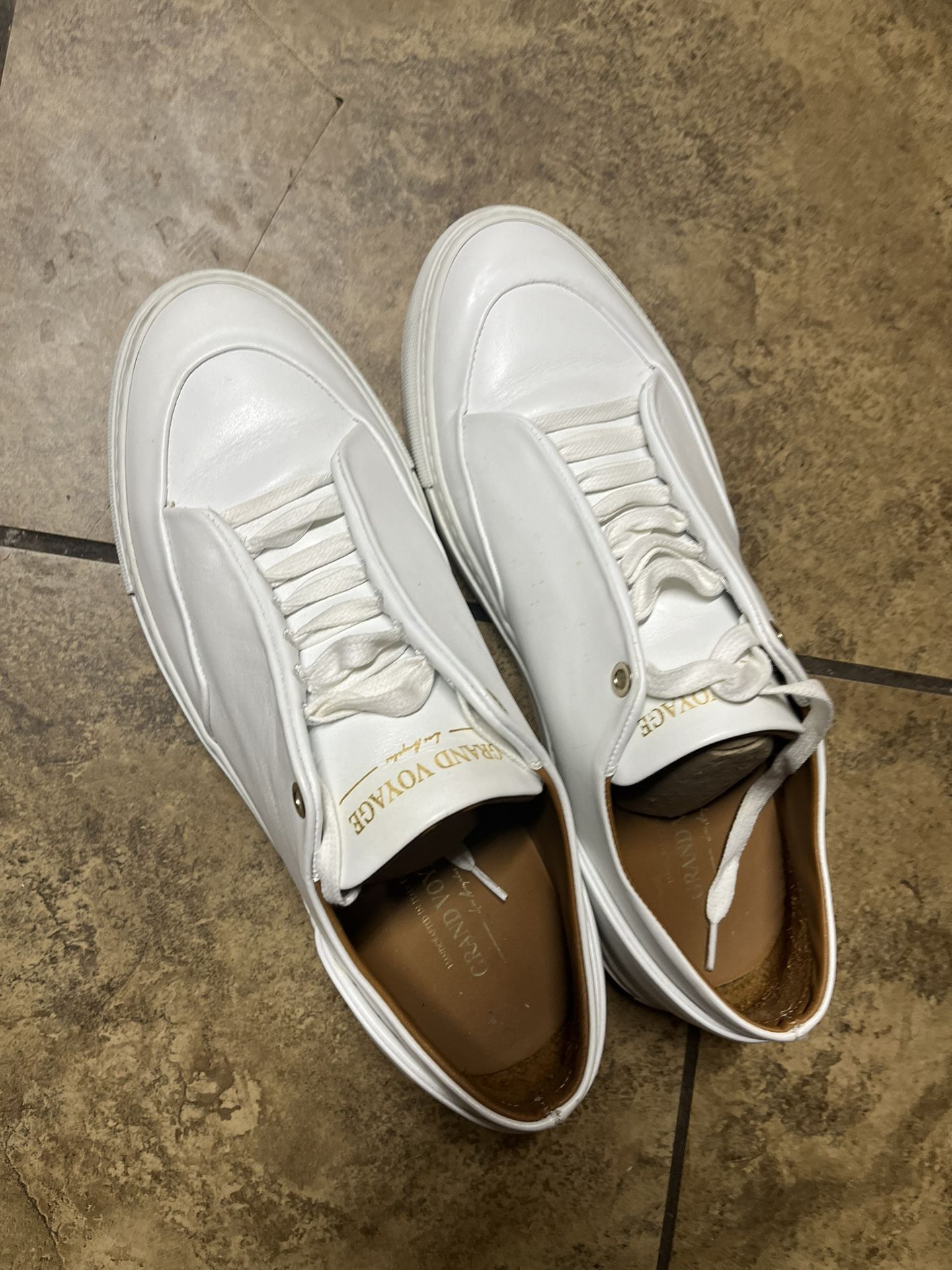 AVEDON WHITE LEATHER size 10