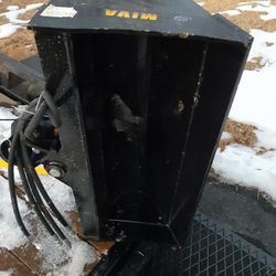 New/unused 32" Hydraulic Tilt Bucket With Hoses For 1/2ton Miva Mini Excavators 