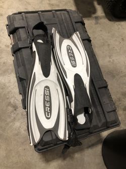 Scuba fins