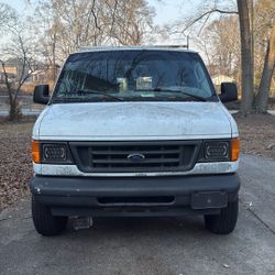 2005 Ford E-350