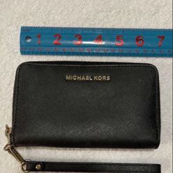 CA. MICHAEL KORS WRISTLET BLACK CREDIT CARD/ SMALL PHONE CASE 