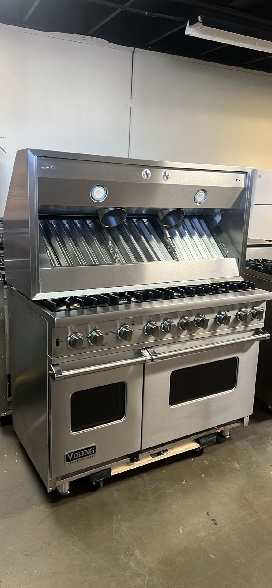 Viking 48”Wide Gas Range Stove And Viking 48”Range Hood