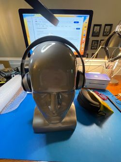 Clean Beats by Dr Dre - Solo 2 Wireless, Silver with Black Trim Tested, Working