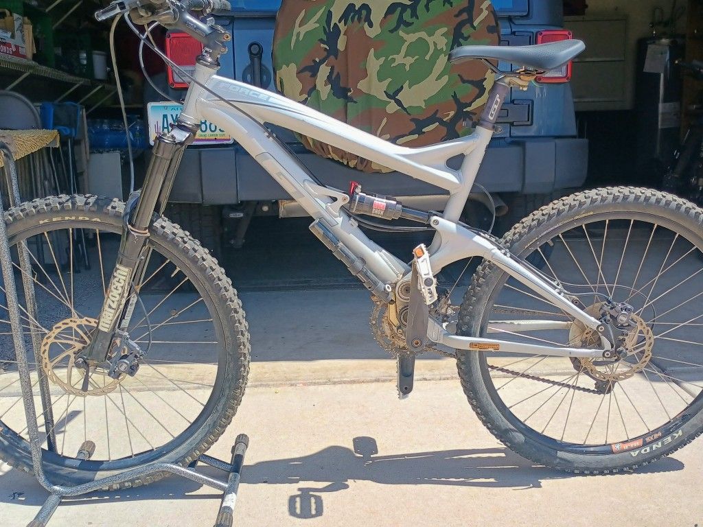 GT Outpost 3.0 Mountain Bike