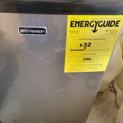 Emerson MINI fridge
