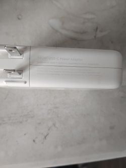 Apple 140WATT USB-C POWER ADAPTER