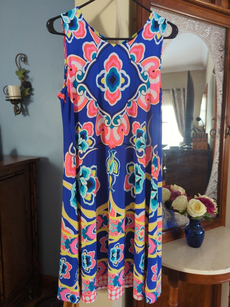 Beautiful Woman Dress. MSK Brand. Size M. Hablo Español.