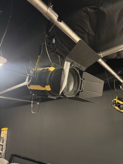 Stryder Studio Fresnel Spotlight with Barn Doors