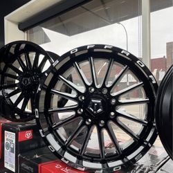 New Style! 22x10 Tis 567 8x180 Or 8x165 New!