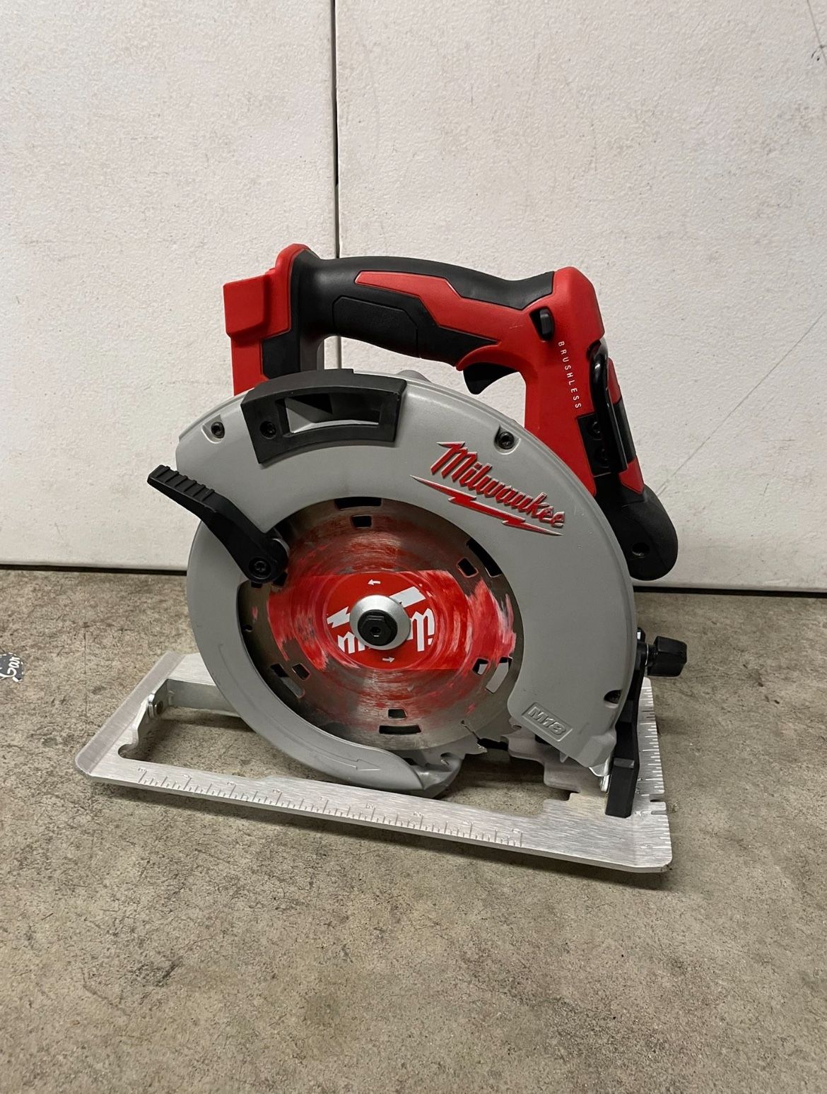 Milwaukee M18 Brushless Circular Saw (tool Only)