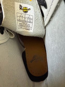 Dr. Martens size US 4