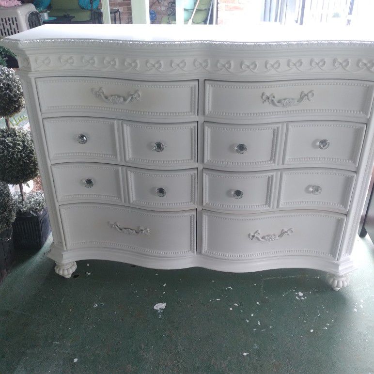 I Am Selling His Rooms To Go Beautiful Dresser For 200 You Have To Add Your Own Mirror Not Going Down We Paid A Thousand Forit With Mirror