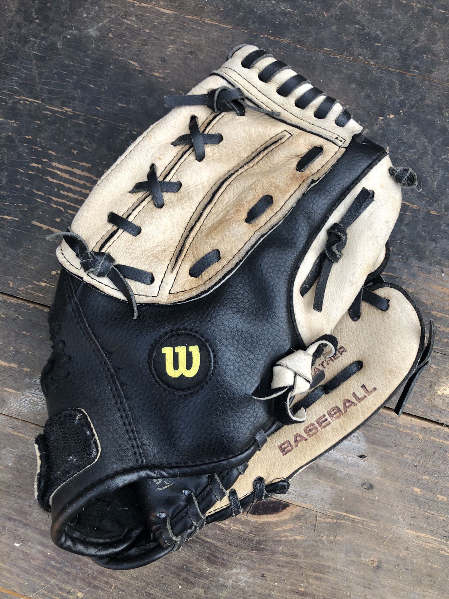 Wilson A2451 11” youth baseball glove