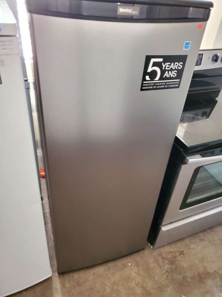 DANBY UPRIGHT FREEZER STAINLESS STEEL