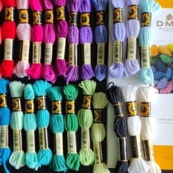 DMC Laine Colbert Tapestry Wool Or Yarn #701-724, Noir, Blanc, Ecru And Color Card With Real Yarn