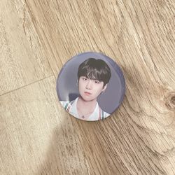 Official SUGA Sowoozoo Badge