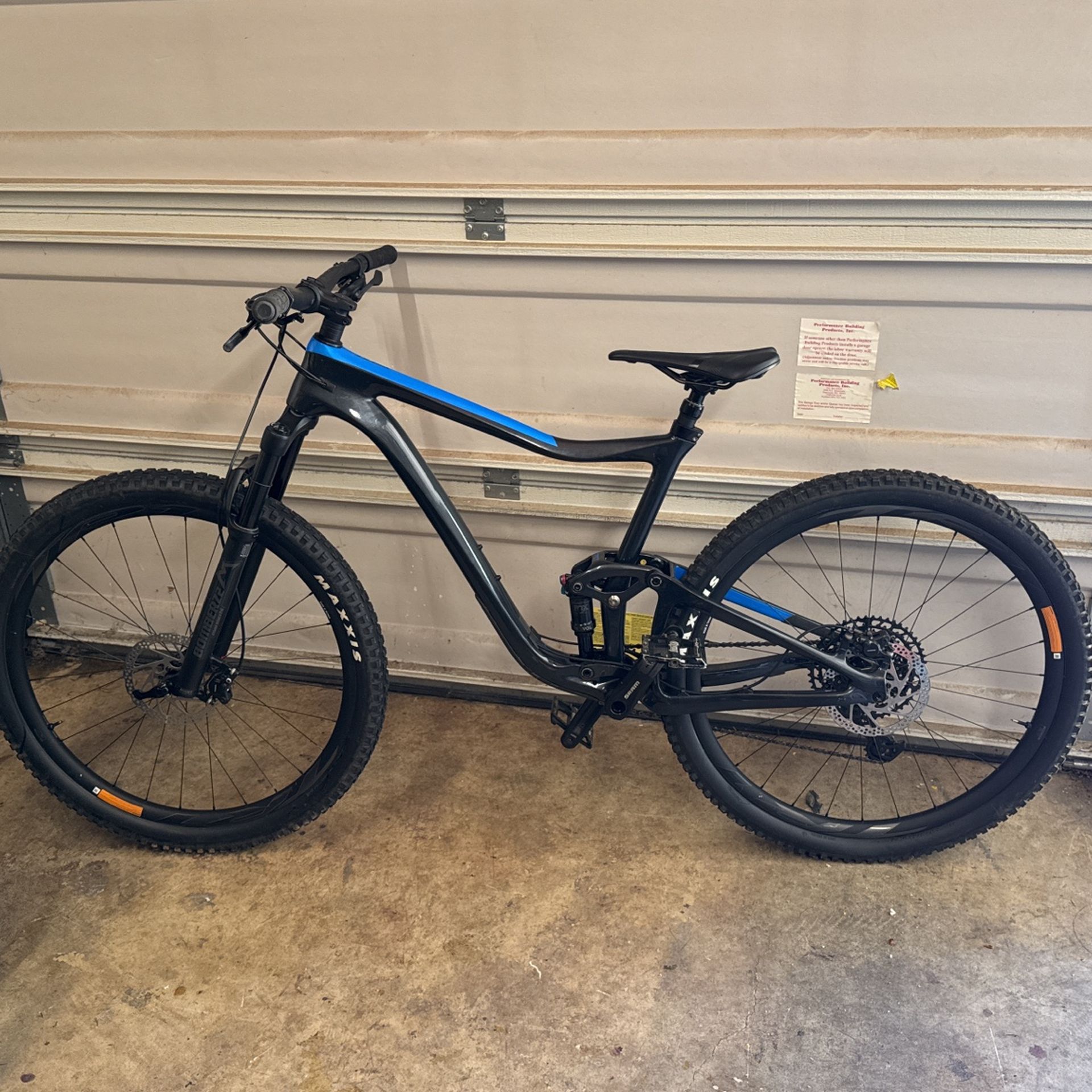 2023 Giant Trance Pro 3 XL Carbon Fiber Mountain Bike. SX Eagle Groupset.
