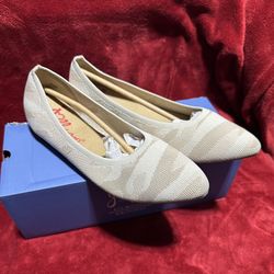 Jellypop Champs beige flats, size 9 US, NEW
