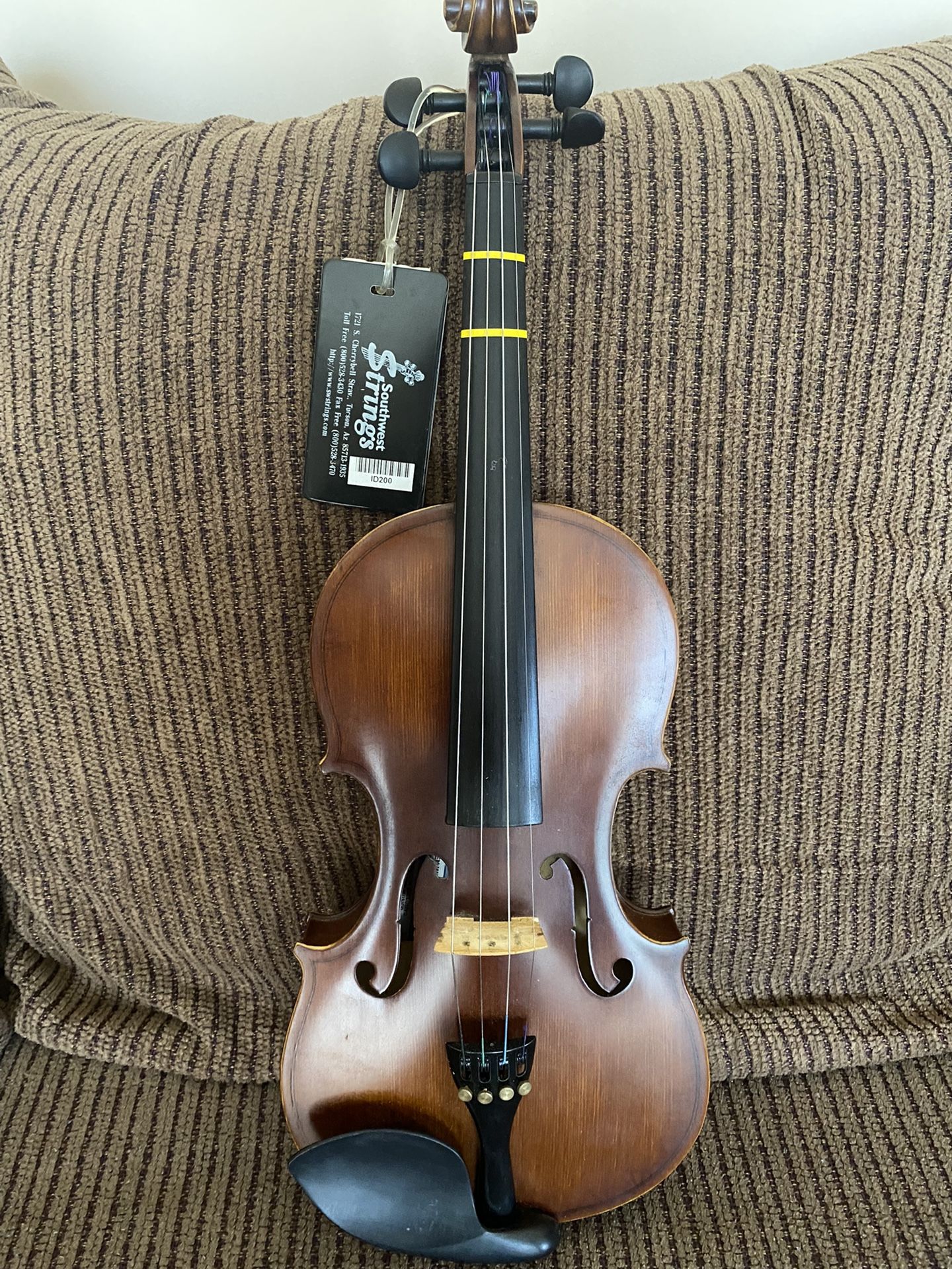 Violin w/ Carrying Case + Resin