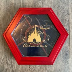 Disneyland Hong Kong Case NWOB 