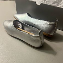 Brand New Everlane Size 7 Glove Flat