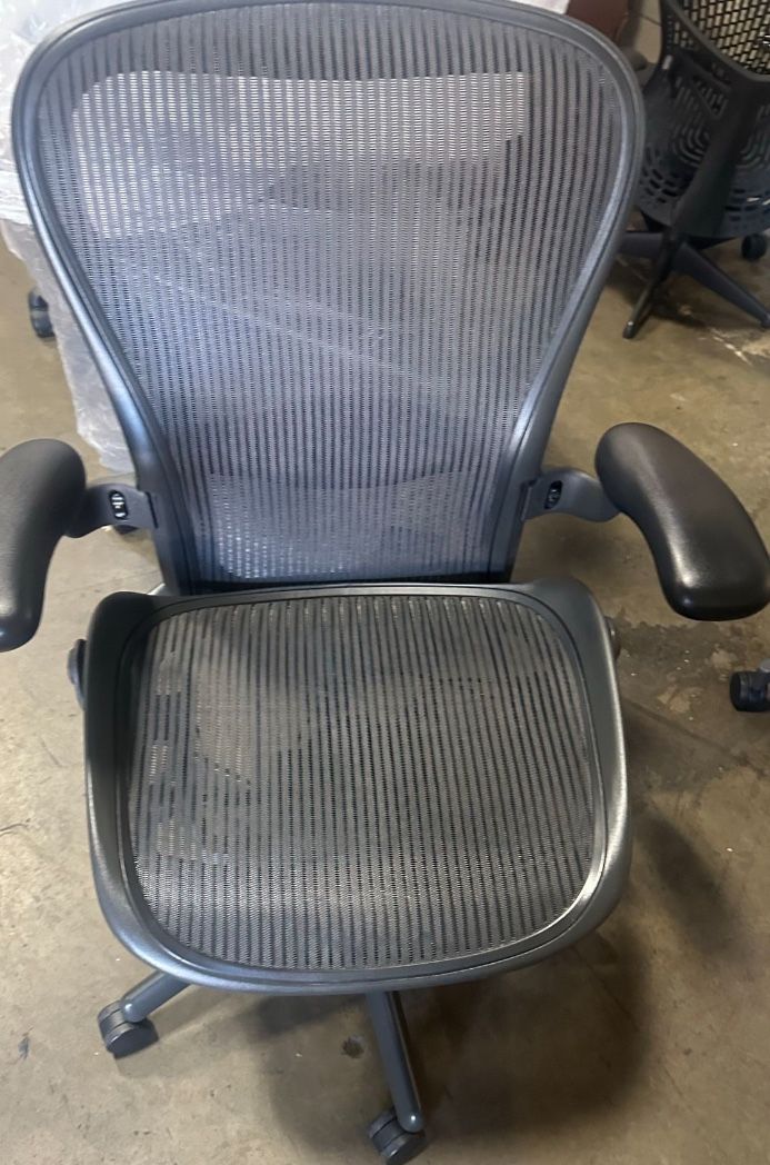 Herman Miller Aeron Chair Size B